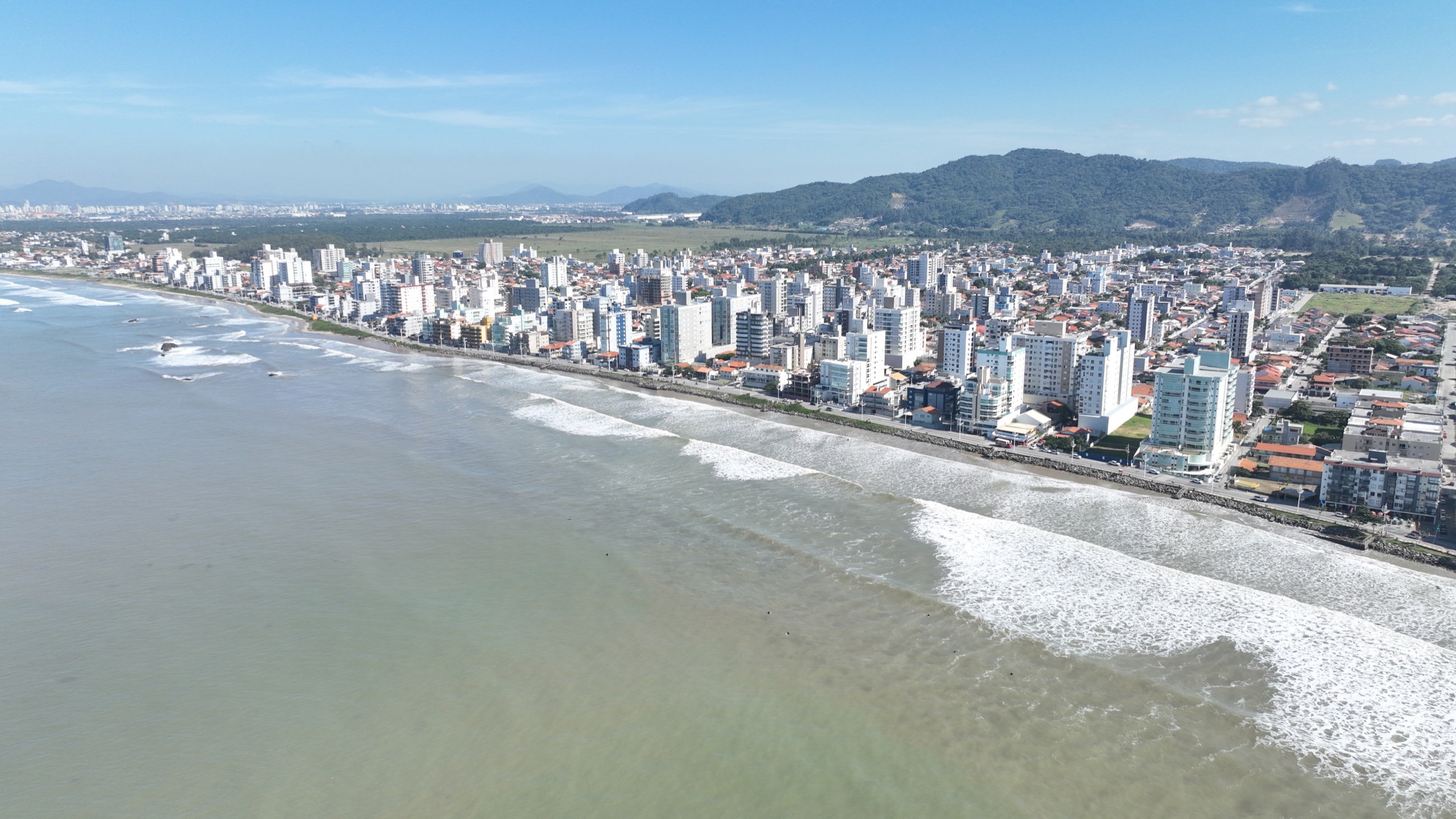 Vista aérea da orla de Navegantes, Santa Catarina